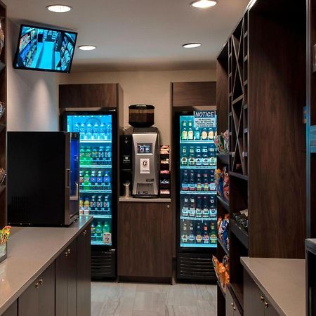 Отель Four Points Philadelphia Northeast Экстерьер фото