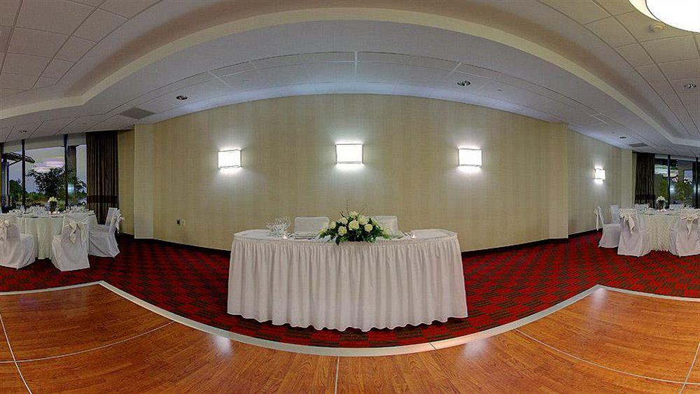Отель Four Points Philadelphia Northeast Экстерьер фото