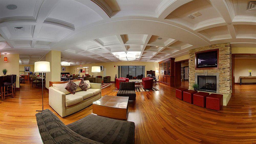 Отель Four Points Philadelphia Northeast Экстерьер фото