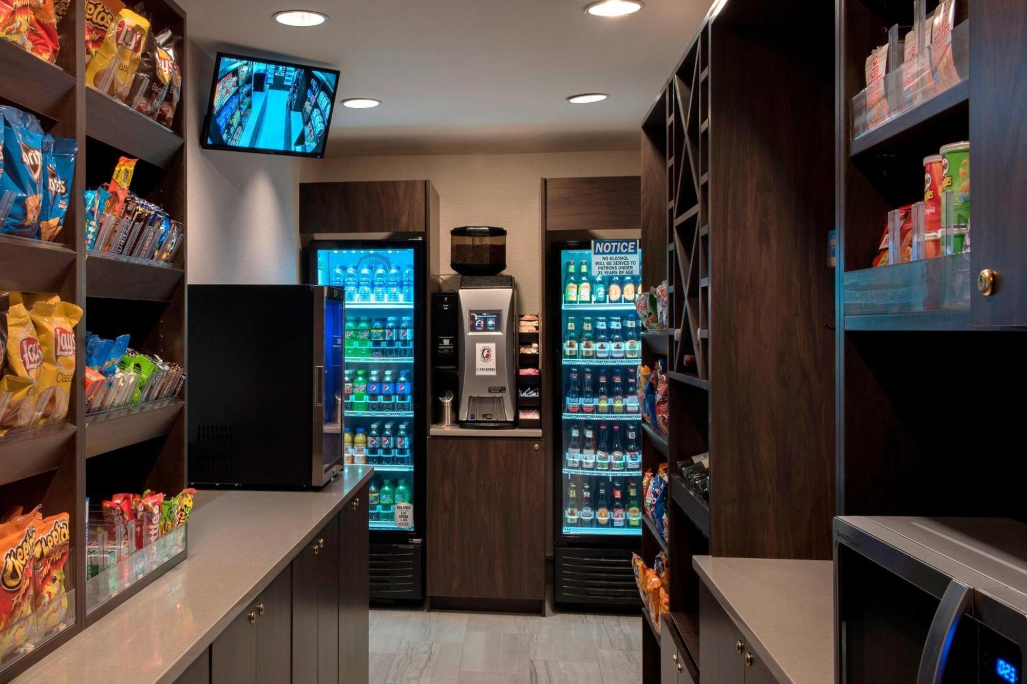 Отель Four Points Philadelphia Northeast Экстерьер фото