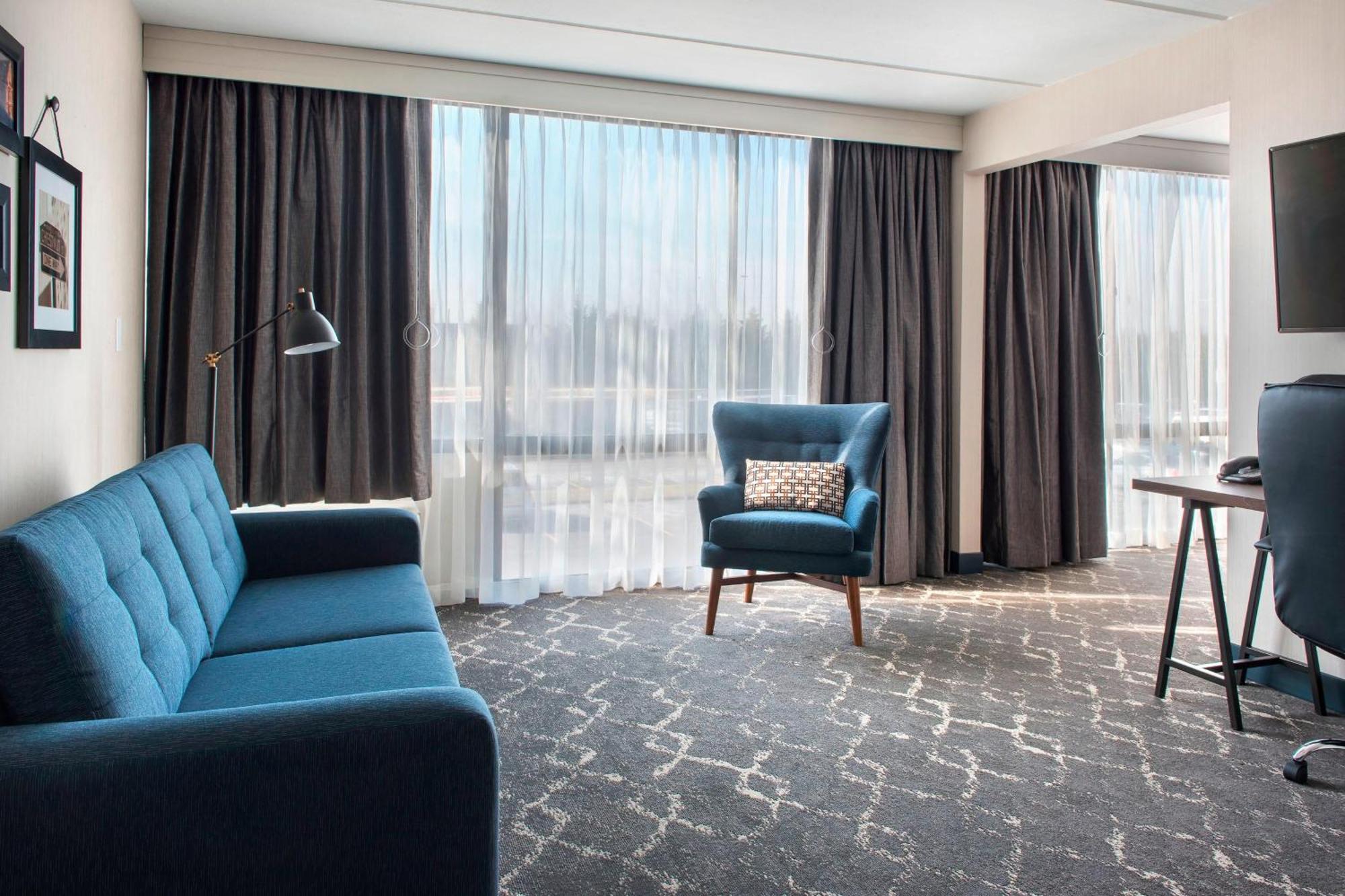 Отель Four Points Philadelphia Northeast Экстерьер фото