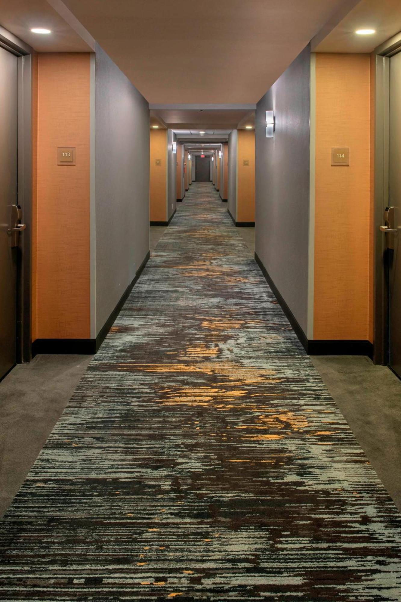 Отель Four Points Philadelphia Northeast Экстерьер фото