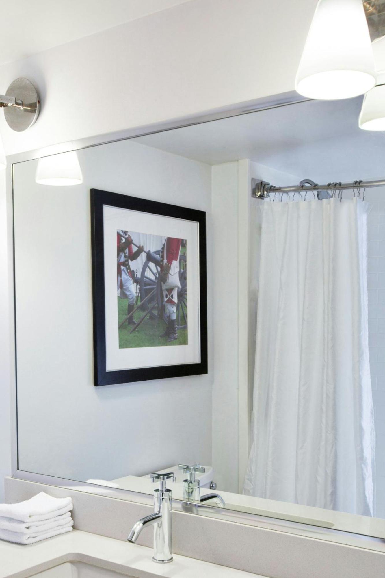 Отель Four Points Philadelphia Northeast Экстерьер фото