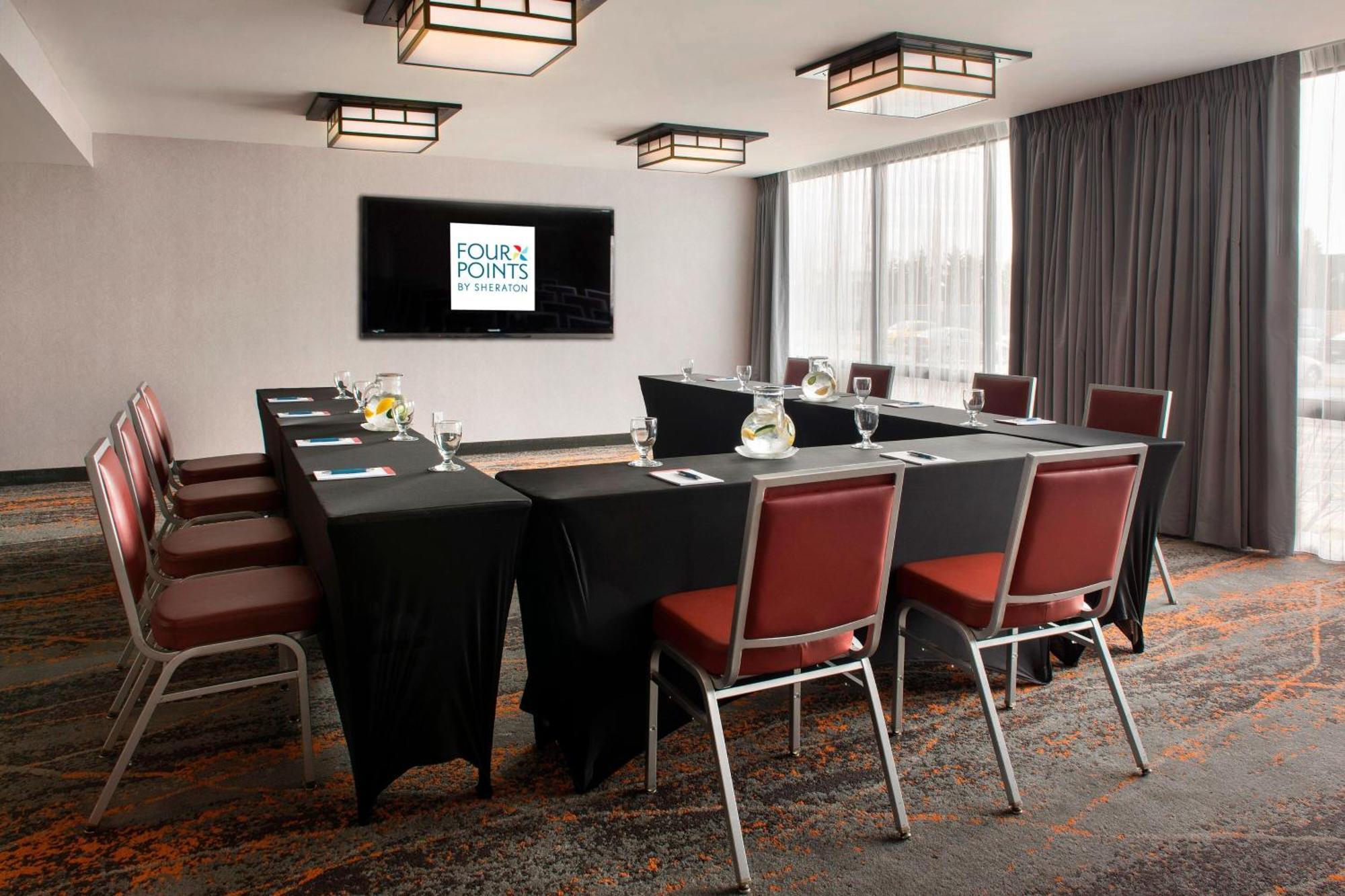Отель Four Points Philadelphia Northeast Экстерьер фото