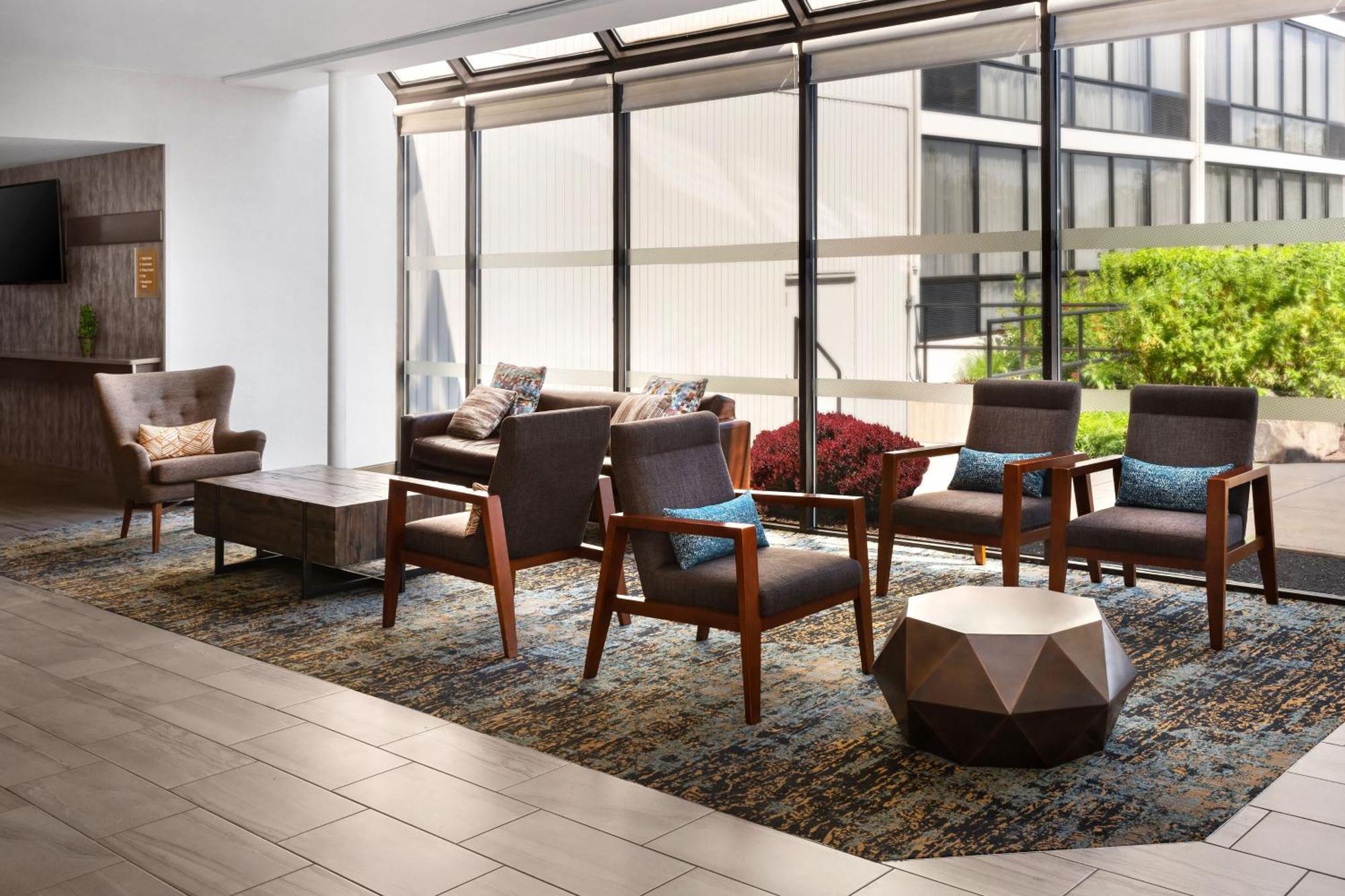 Отель Four Points Philadelphia Northeast Экстерьер фото