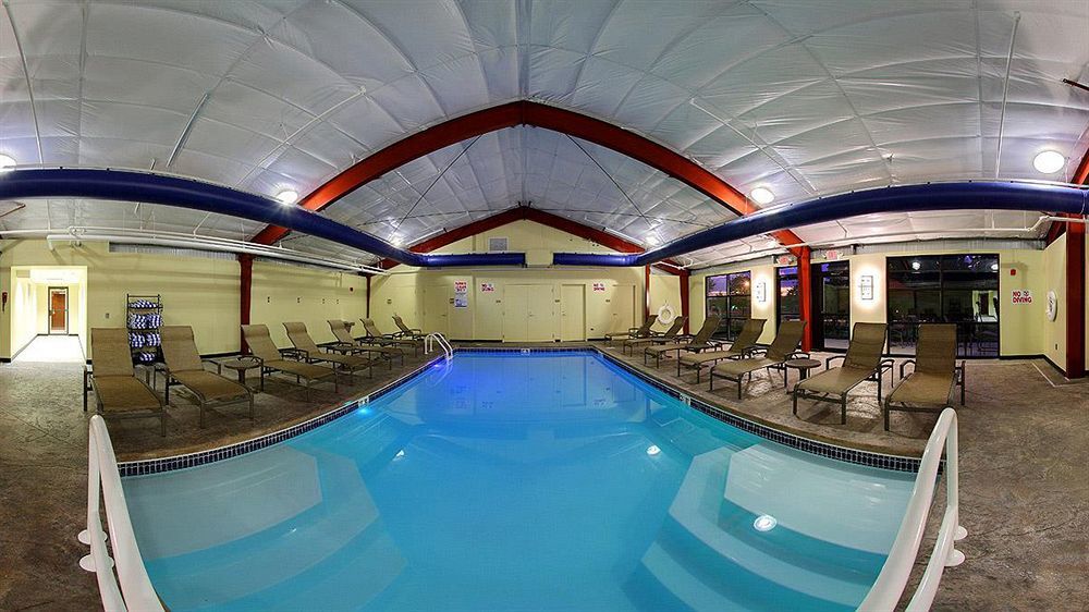 Отель Four Points Philadelphia Northeast Экстерьер фото