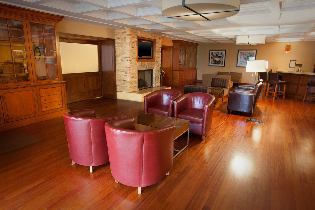 Отель Four Points Philadelphia Northeast Экстерьер фото