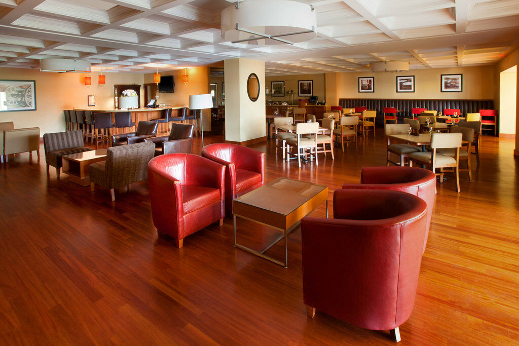 Отель Four Points Philadelphia Northeast Экстерьер фото