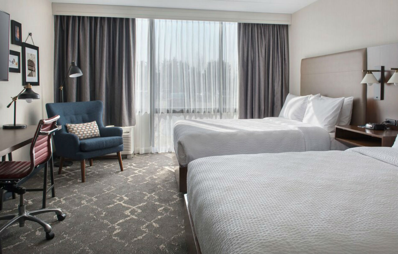 Отель Four Points Philadelphia Northeast Экстерьер фото