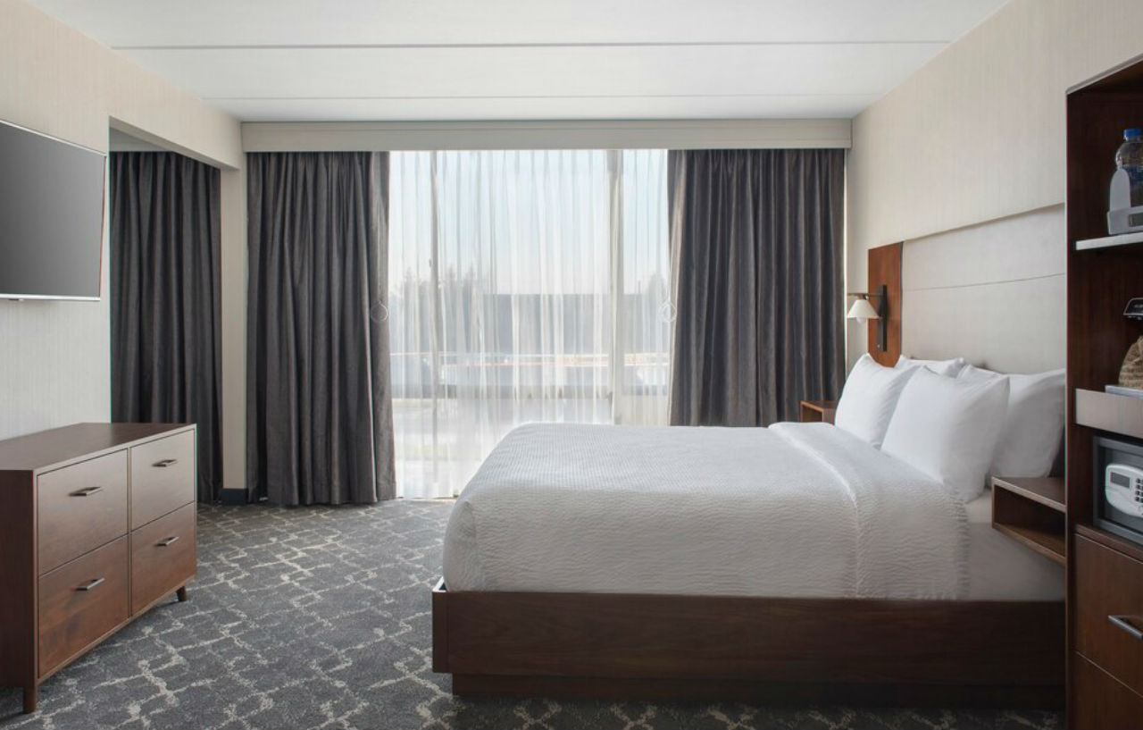Отель Four Points Philadelphia Northeast Экстерьер фото
